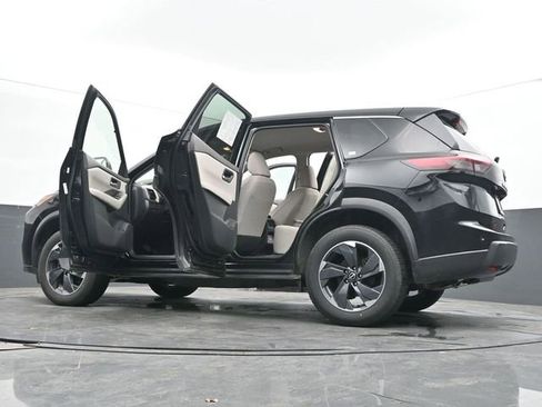 Used 2025 Nissan Rogue SV FWD image 51