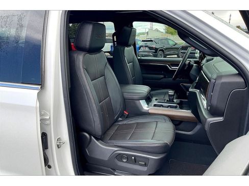 Used 2024 Chevrolet Silverado 1500 High Country AWD/4WD image 7