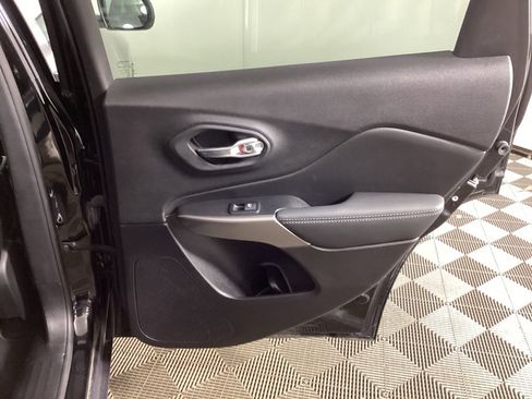 Used 2022 Jeep Cherokee Limited w/ Elite Package image 10