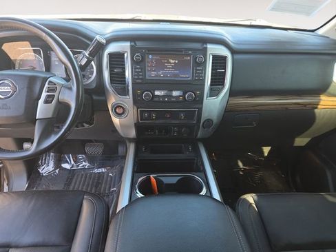 Used 2018 Nissan Titan SL image 10