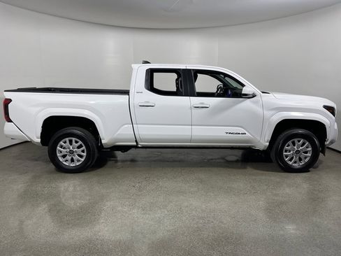 Certified 2025 Toyota Tacoma SR5 image 2