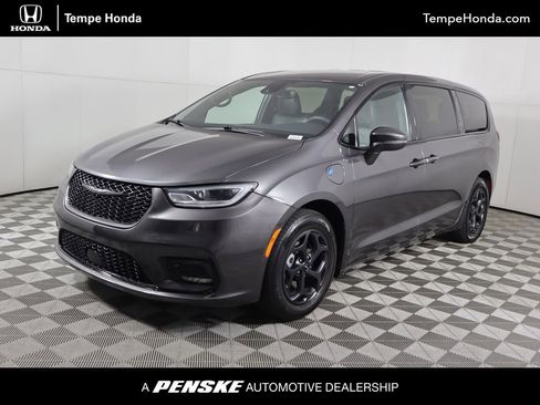 Used 2022 Chrysler Pacifica Touring-L w/ S Appearance Package image 1