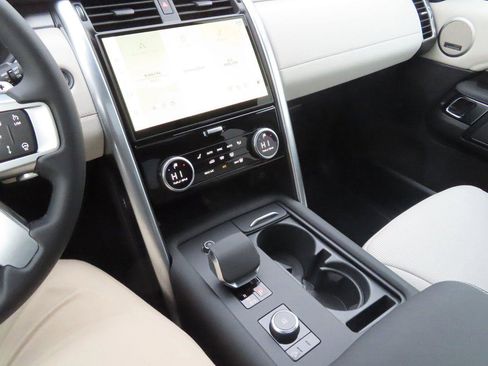 New 2024 Land Rover Discovery Dynamic SE AWD/4WD image 19