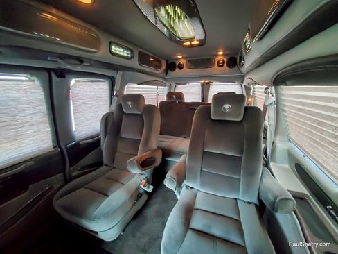 Used 2015 GMC Savana 2500 image 2