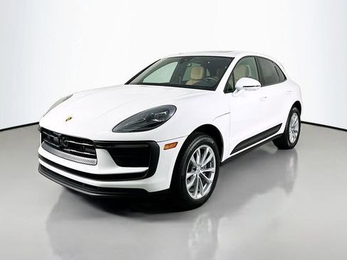 Used 2025 Porsche Macan image 1