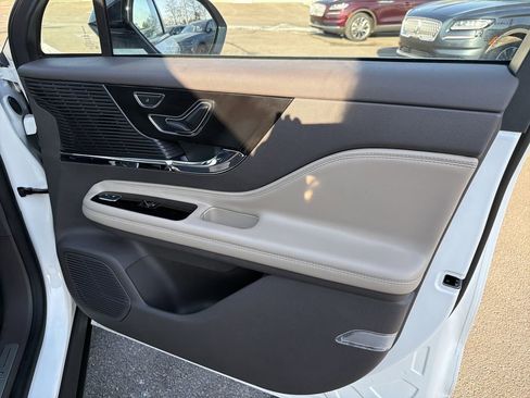 Certified 2022 Lincoln Corsair Standard w/ Premium Package image 14