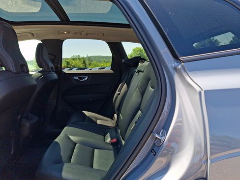 Certified 2024 Volvo XC60 B5 Core w/ Protection Package Premier AWD/4WD image 11
