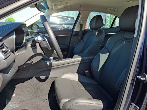 Certified 2026 Genesis G70 2.5T AWD/4WD image 13