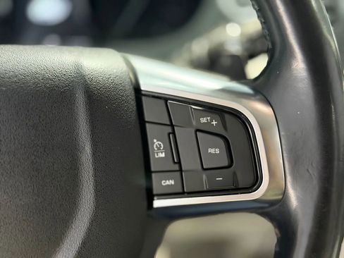 Used 2017 Land Rover Discovery Sport SE image 31