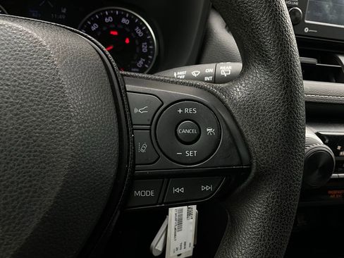 Used 2020 Toyota RAV4 LE image 31