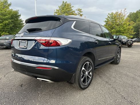 Used 2022 Buick Enclave Essence w/ LPO, Touring Package AWD/4WD image 3