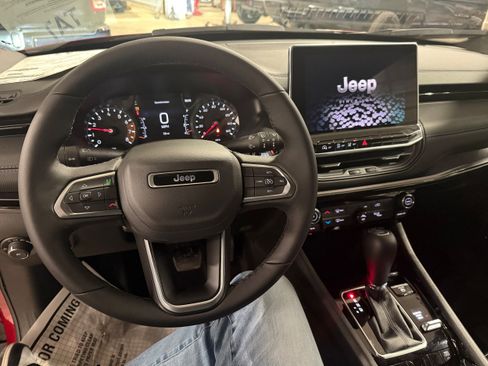 New 2026 Jeep Compass Latitude image 25