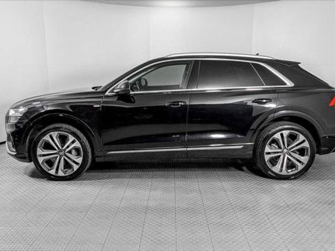 Used 2020 Audi Q8 Prestige w/ Prestige Package image 3