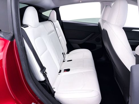 Used 2024 Tesla Model Y 2WD image 35