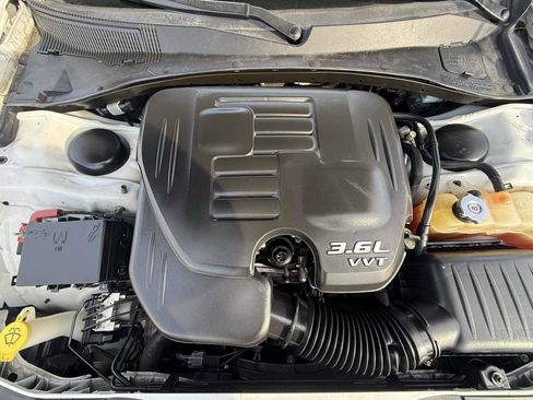 Used 2016 Chrysler 300 C image 20
