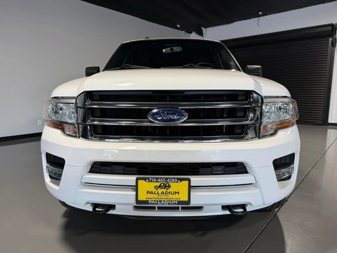 Used 2017 Ford Expedition XLT AWD/4WD image 2