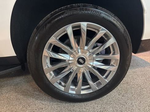 Used 2023 Cadillac Escalade ESV Premium Luxury image 9