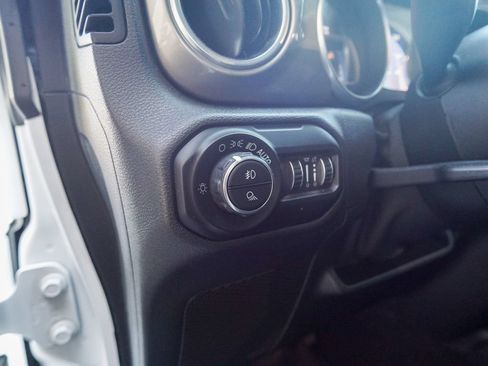 Used 2020 Jeep Gladiator Overland AWD/4WD image 17
