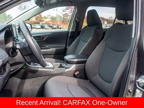 Used 2021 Toyota RAV4 LE image 13