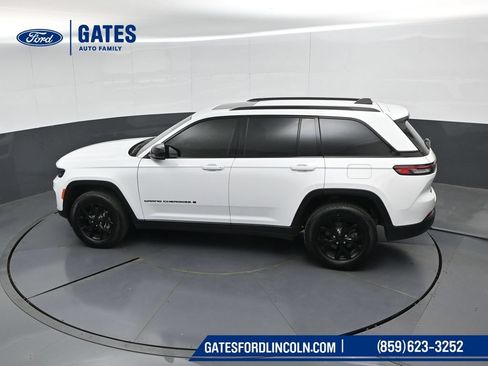 Used 2025 Jeep Grand Cherokee 4WD image 59