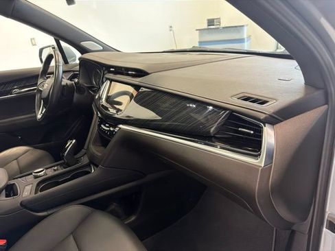 Used 2024 Cadillac XT6 Premium Luxury w/ LPO, Floor Liner Package AWD/4WD image 39