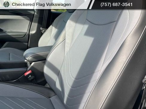 Used 2025 Volkswagen Tiguan SE R-Line AWD/4WD image 22
