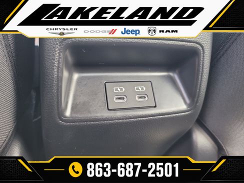 Used 2025 Toyota Corolla SE FWD image 13