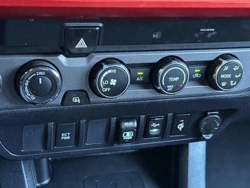 Used 2019 Toyota Tacoma TRD Off-Road AWD/4WD image 21