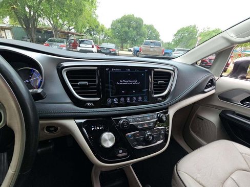 Used 2020 Chrysler Pacifica Limited w/ Advanced Safetytec Group image 7