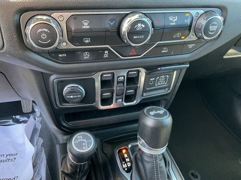 Used 2024 Jeep Wrangler Sport S image 12