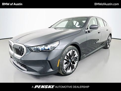 New 2026 BMW i5 eDrive40 w/ Premium Package RWD image 1