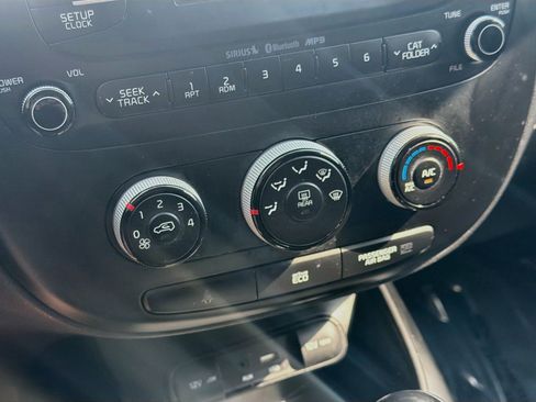 Used 2016 Kia Soul FWD image 21