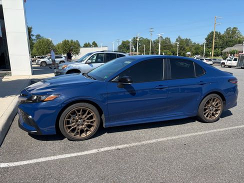Used 2024 Toyota Camry SE AWD/4WD image 1
