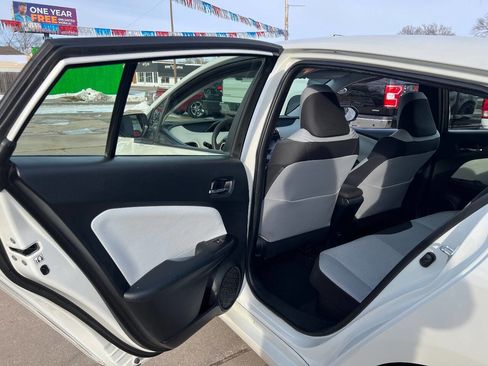 Used 2016 Toyota Prius Two image 12