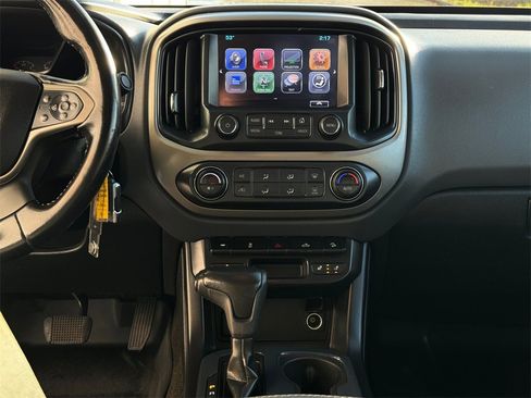 Used 2017 Chevrolet Colorado Z71 w/ Z71 Midnight Edition image 17