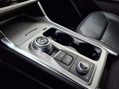 Used 2022 Ford Explorer XLT w/ Equipment Group 202A image 23