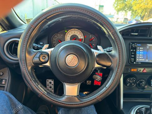 Used 2017 Toyota 86 image 19