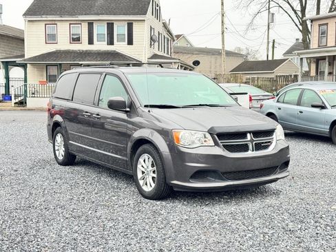 Used 2016 Dodge Grand Caravan SXT FWD image 3
