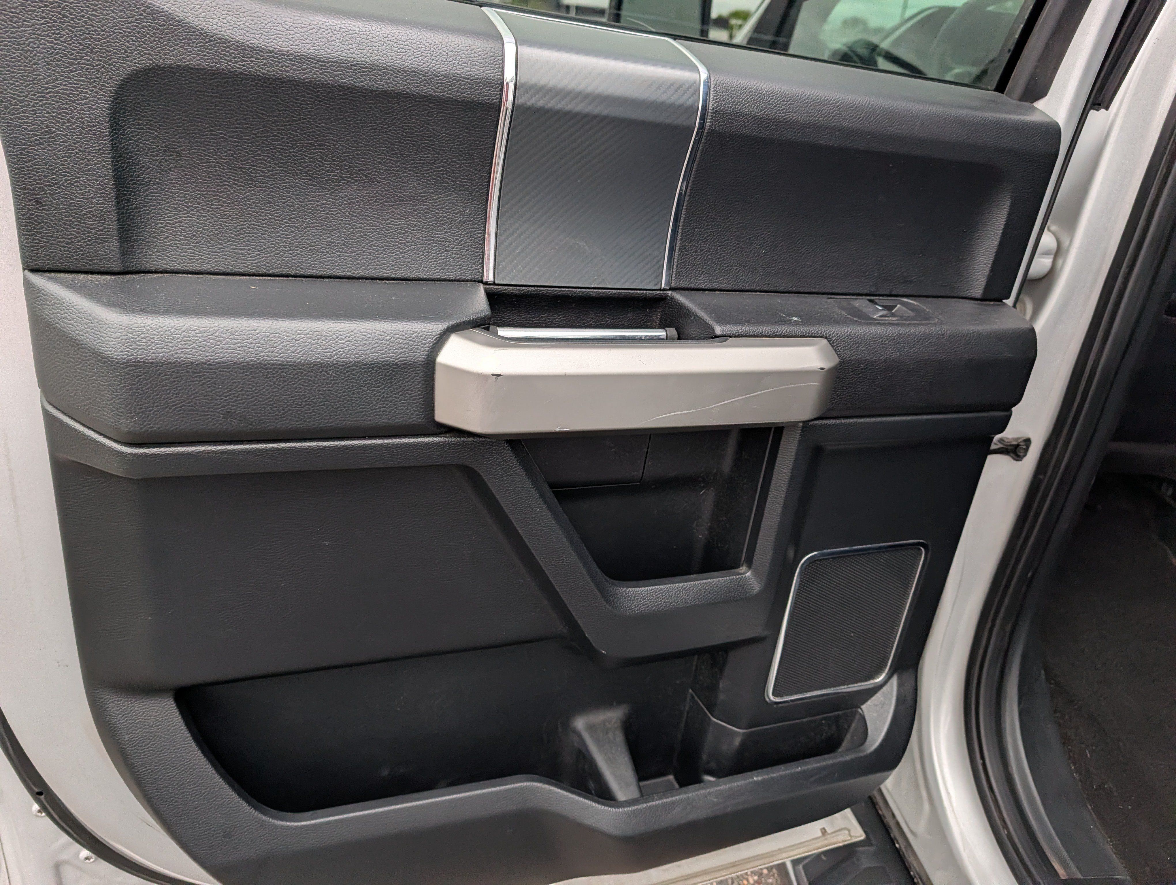 Used 2019 Ford F150 Lariat w/ Equipment Group 502A Luxury AWD/4WD image 13