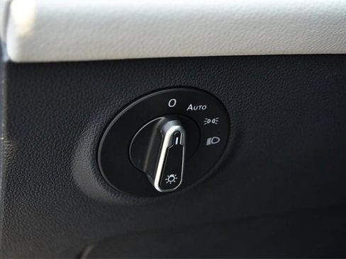 New 2025 Volkswagen Taos SEL image 10