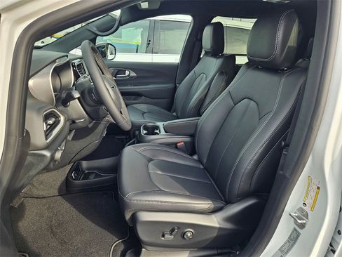 New 2026 Chrysler Voyager LX image 14