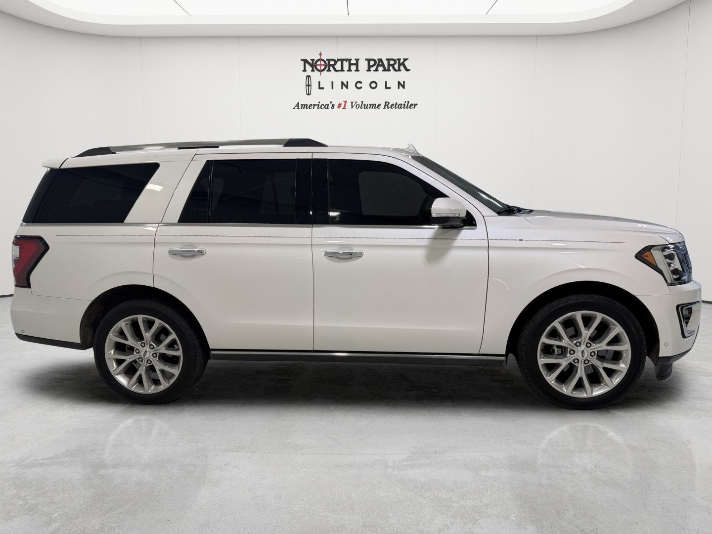 Used 2019 Ford Expedition Limited w/ Equipment Group 302A RWD image 6