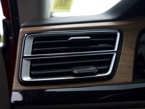 Used 2024 Volkswagen Atlas SE w/ Panoramic Sunroof Package AWD/4WD image 24