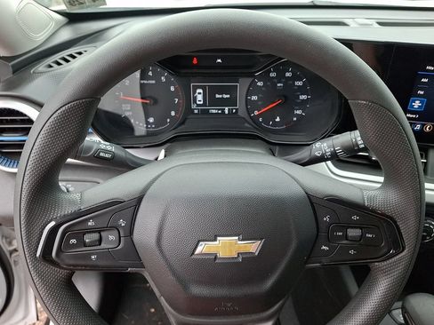Used 2024 Chevrolet Trax LS w/ LS Convenience Package FWD image 18