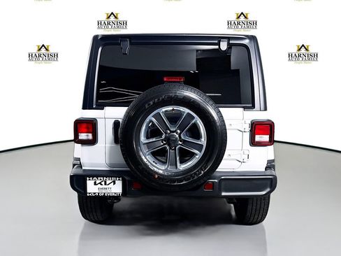 Used 2022 Jeep Wrangler Unlimited Sahara AWD/4WD image 6