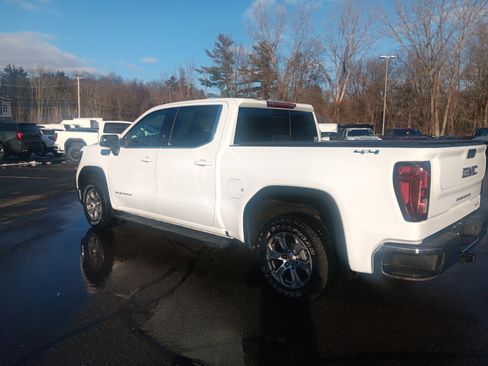 Used 2024 GMC Sierra 1500 SLE w/ Preferred Package image 3