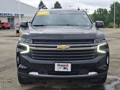 Used 2022 Chevrolet Suburban LT w/ LT Signature Plus Package AWD/4WD image 3