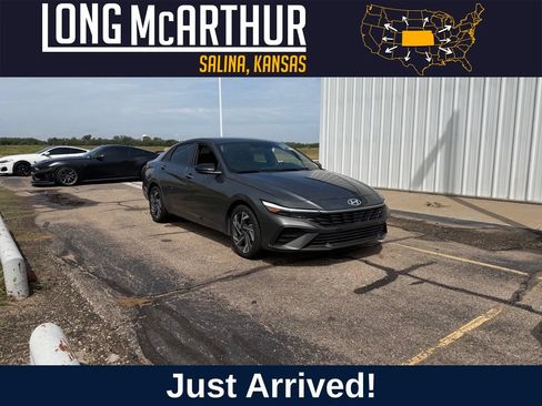 Used 2025 Hyundai Elantra Sport FWD image 1