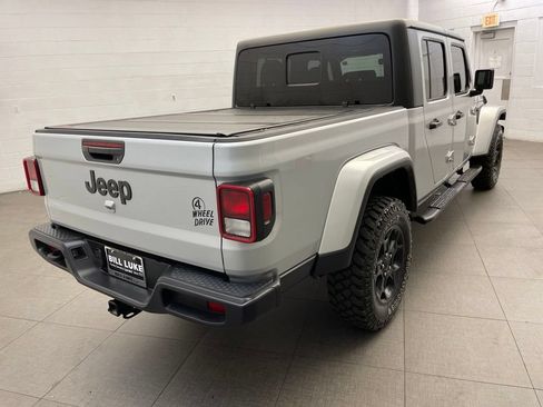 Certified 2023 Jeep Gladiator Sport AWD/4WD image 8