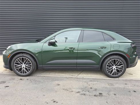 Used 2025 Porsche Macan Electric image 2